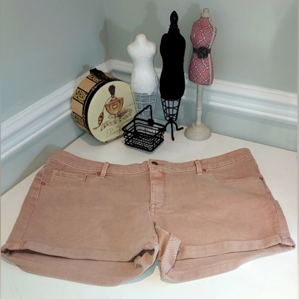 Massimo Mid Rise Midi Super Stretch Rose Jean Shorts NWT